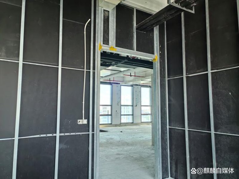 隔墙系统的未来趋势：构建高效办公的空间革新